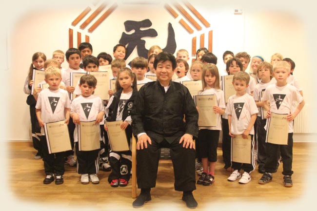 simon-lau-centre-sifu-kids (1) simon-lau-centre-sifu-kids (1)
